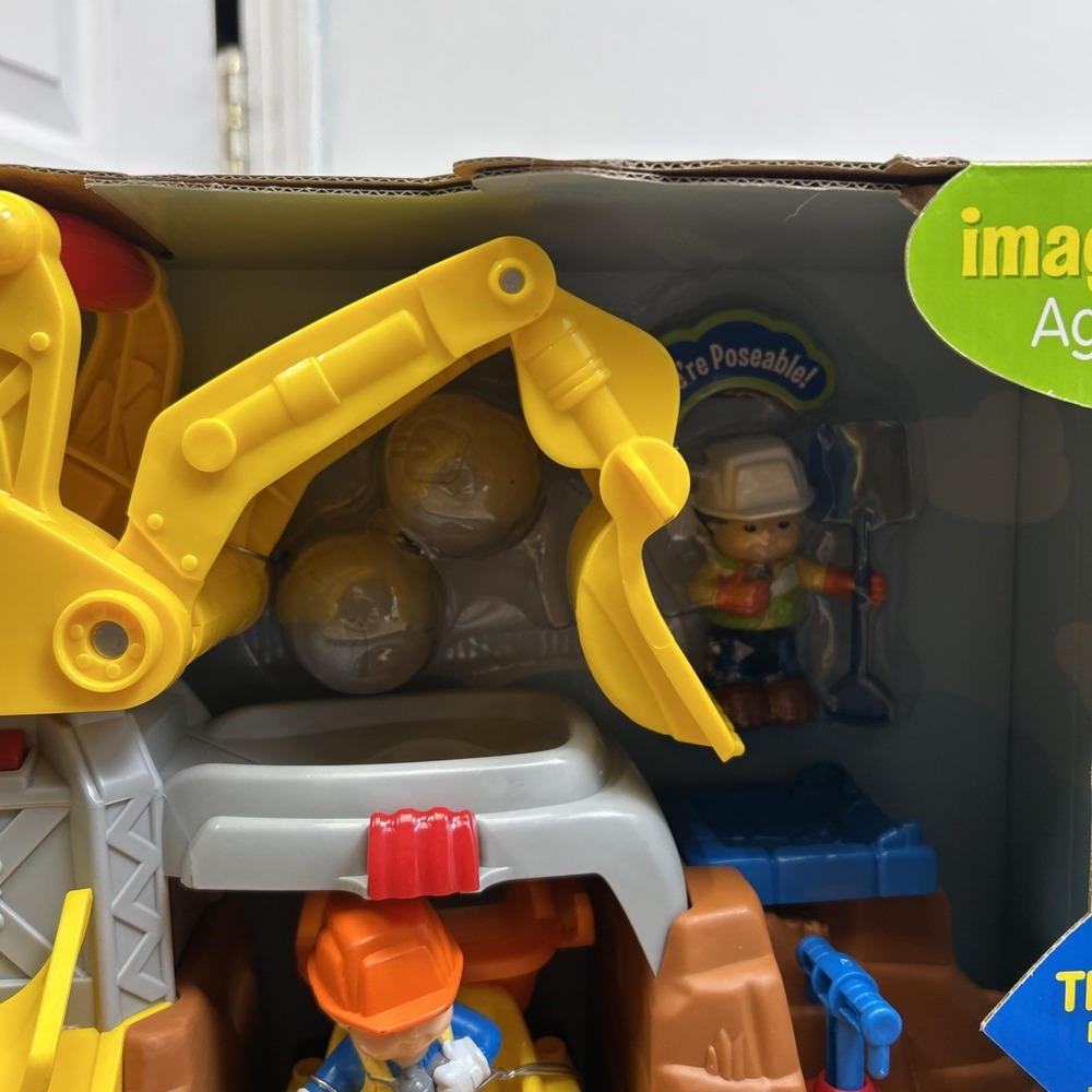 2007 Fisher Price Little People Eddie & His Boulder Worksite New L2345 Works!! - Picture 5 of 13